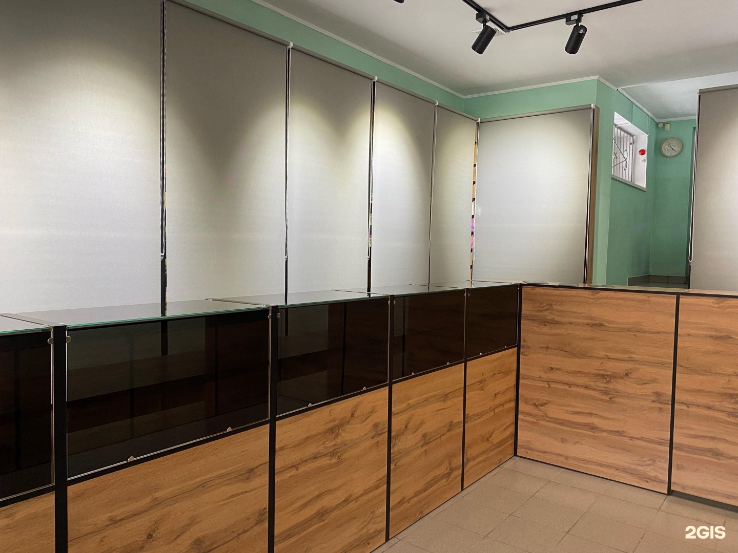 База Дыма — ул. Юрина, 202 (1 этаж)